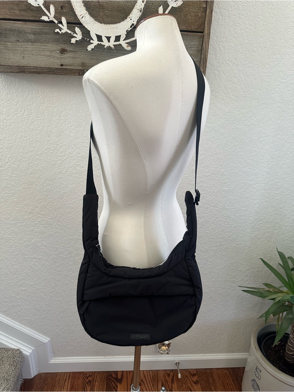 Athleta All About padded crossbody purse hobo travel athletic
